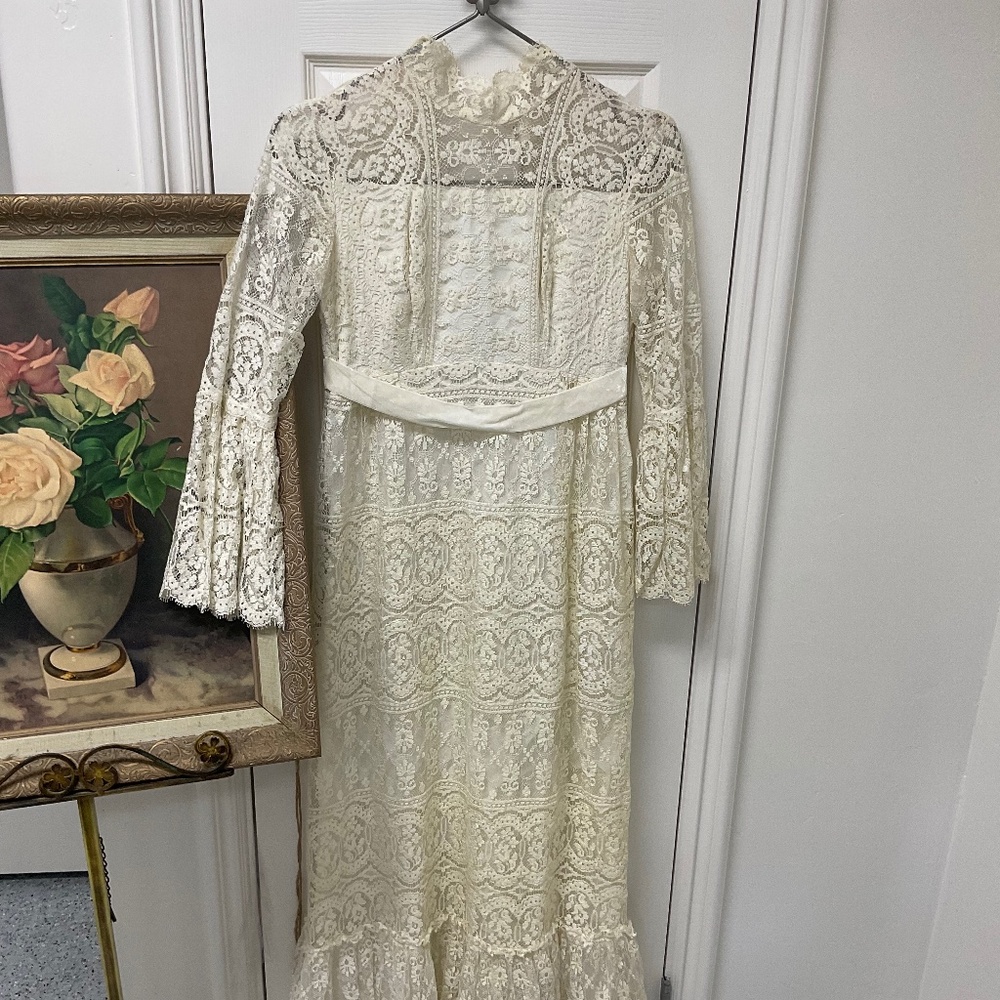 Beautiful Vintage Lace Bridal Gown
